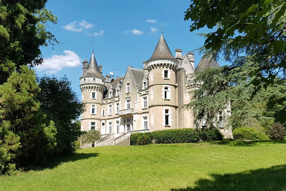 Best chateaux for weddings in france. View on a Loire Valley castle