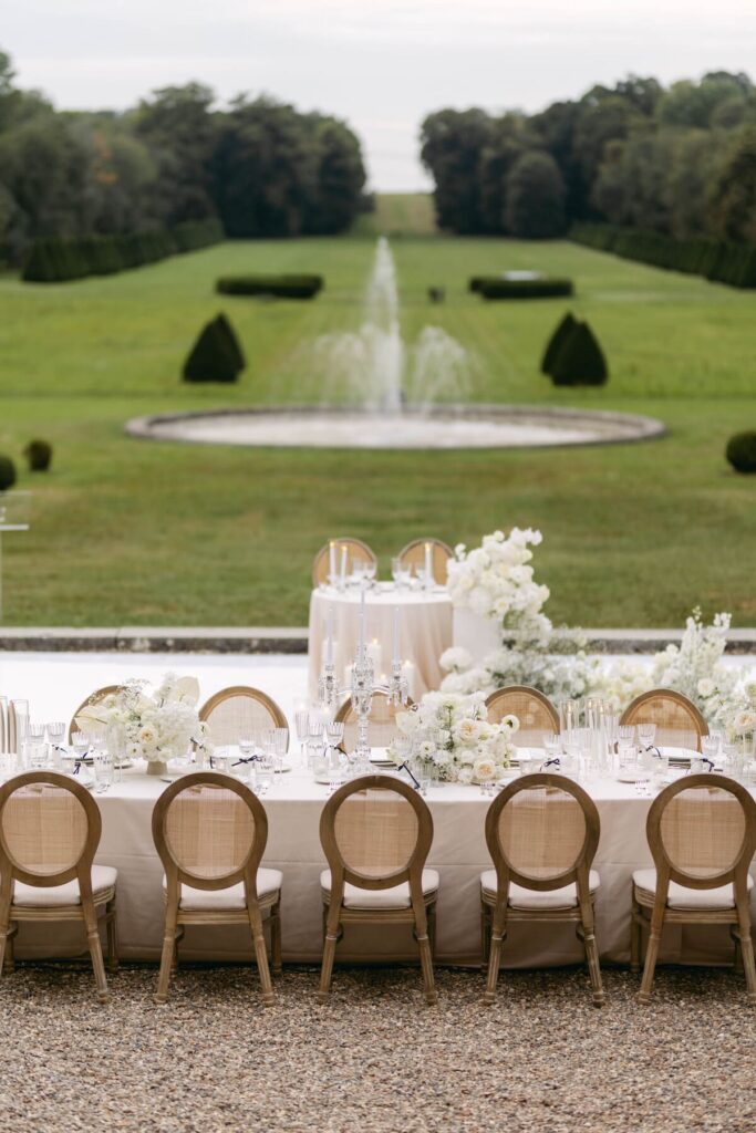 Outdoor wedding dinner Chateau Champlatreux